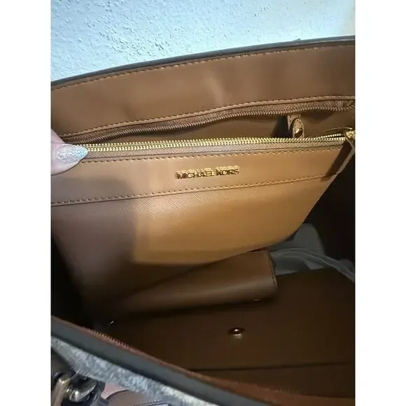 MICHAEL KORS CHARLOTTE LG 3 IN 1 TOTE SHOULDER BAG + CLUTCH MK VANILLA/BROWN - Picture 12 of 13